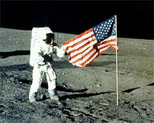 Neil_Armstrong_a_t_il_reellement_marche_sur_la_Lune__.jpg